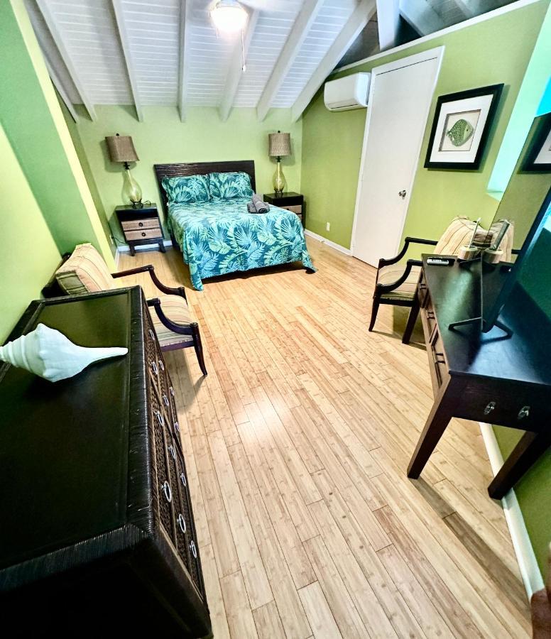 Villa Harbor View 2Bed 1Bath Loft In Downtown Red Hook! à East End  Extérieur photo